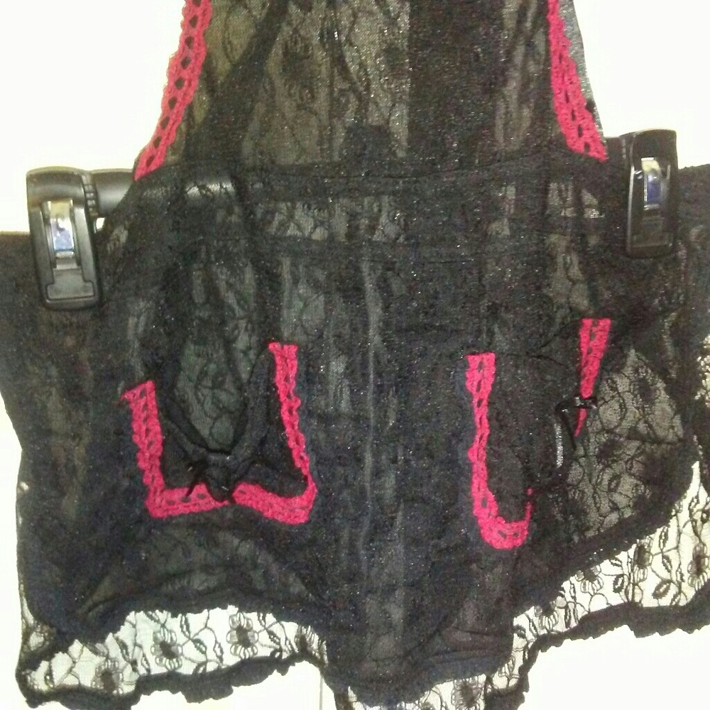 Lingerie - Picture 2 of 3
